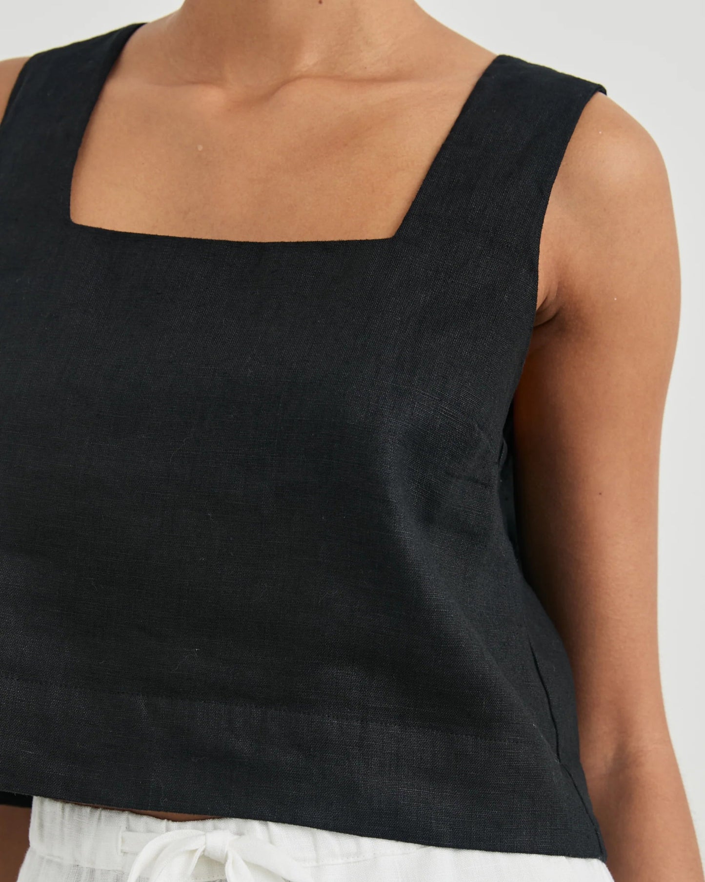 Rails Akira Top | Black