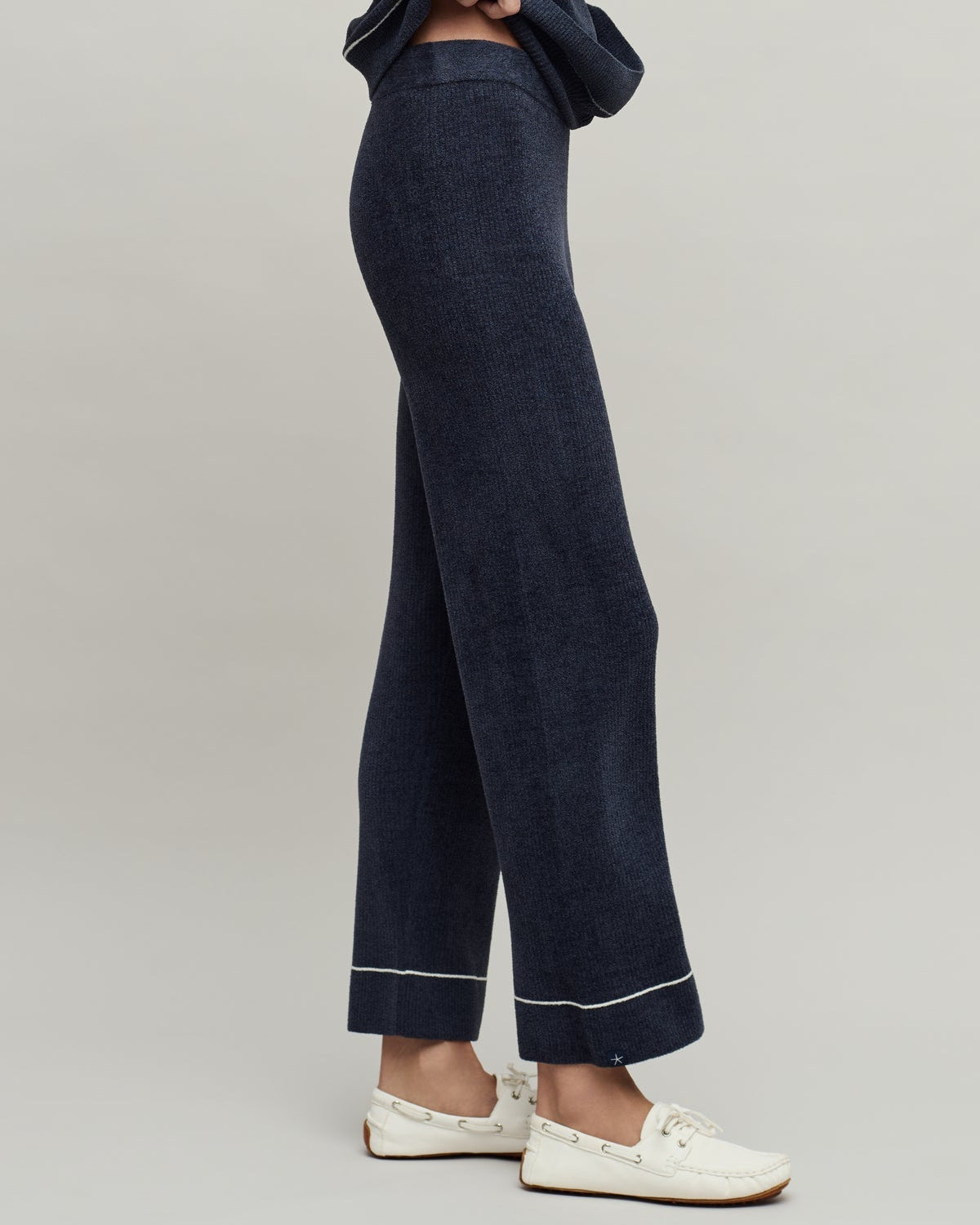 Barefoot Dreams Contrast Stripe Rib Ankle Pant | Indigo/Pearl