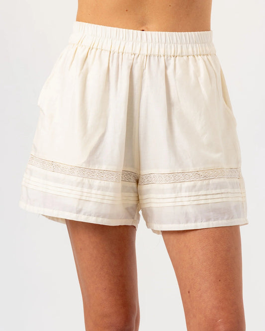 Sundays Fuller Short | Whisper White