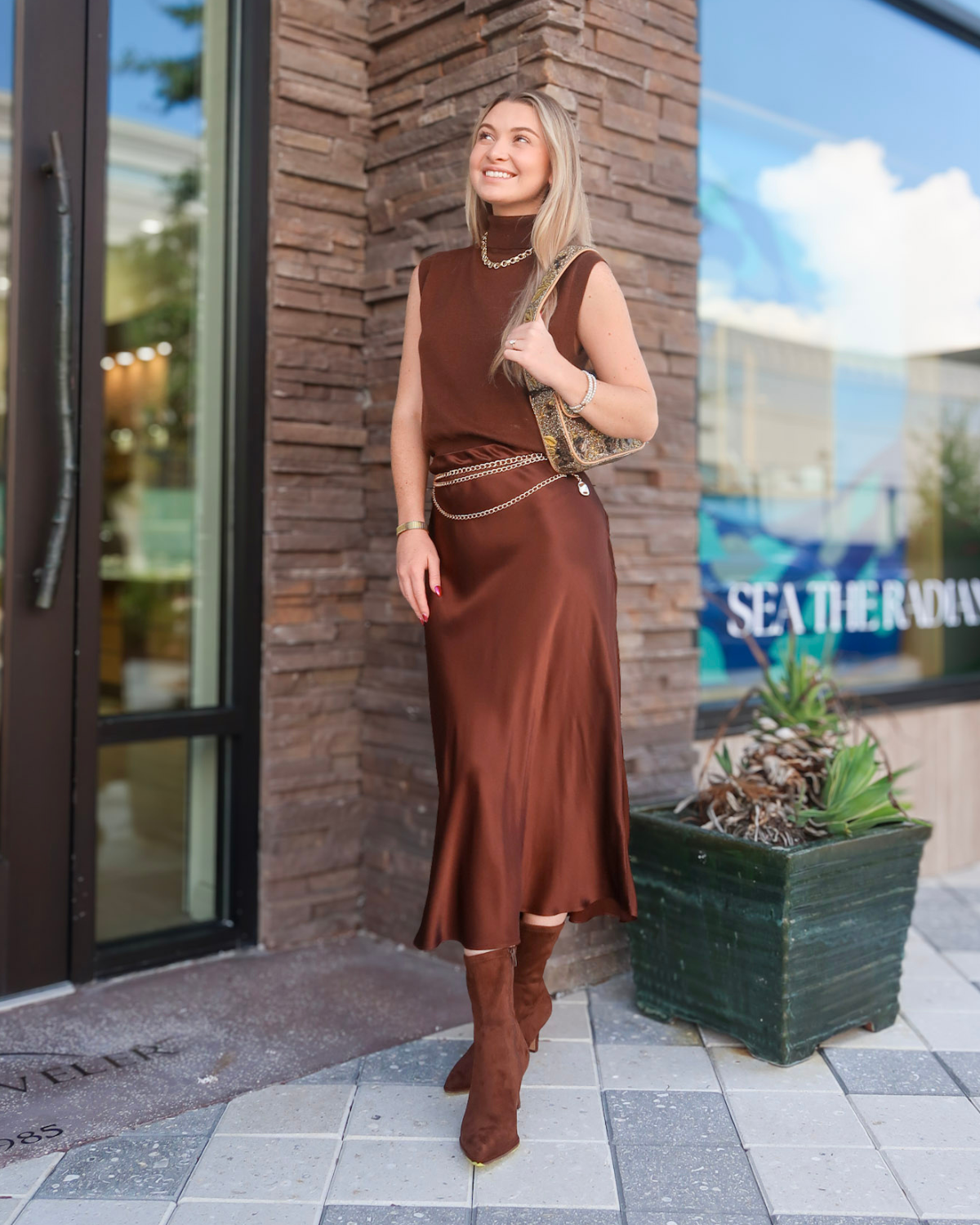 ASTR Avah Sleeveless Turtleneck Sweater | Brown