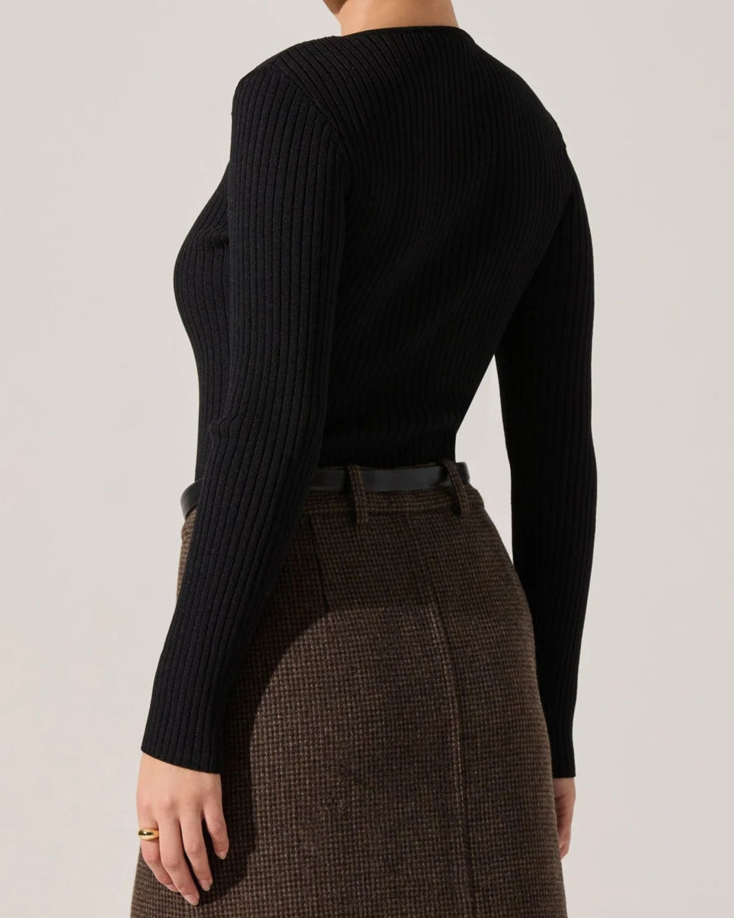 ASTR Lynly Ribbed Keyhole Sweater | Black